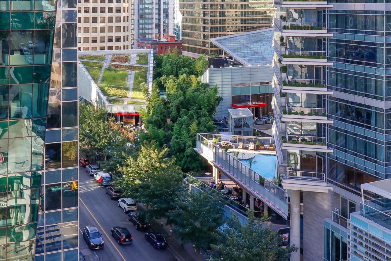 Robson & Granville Luxury Suite Vancouver Exterior photo