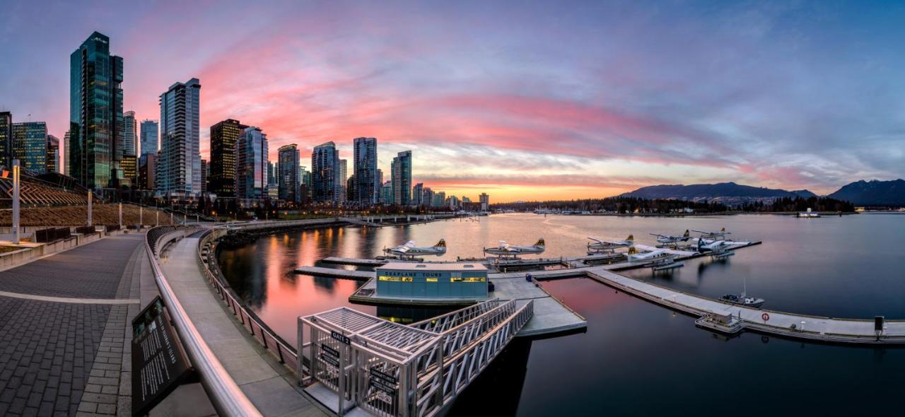 Robson & Granville Luxury Suite Vancouver Exterior photo