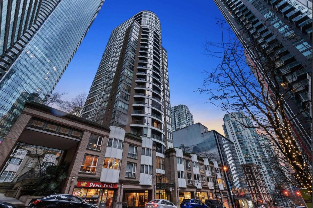 Robson & Granville Luxury Suite Vancouver Exterior photo