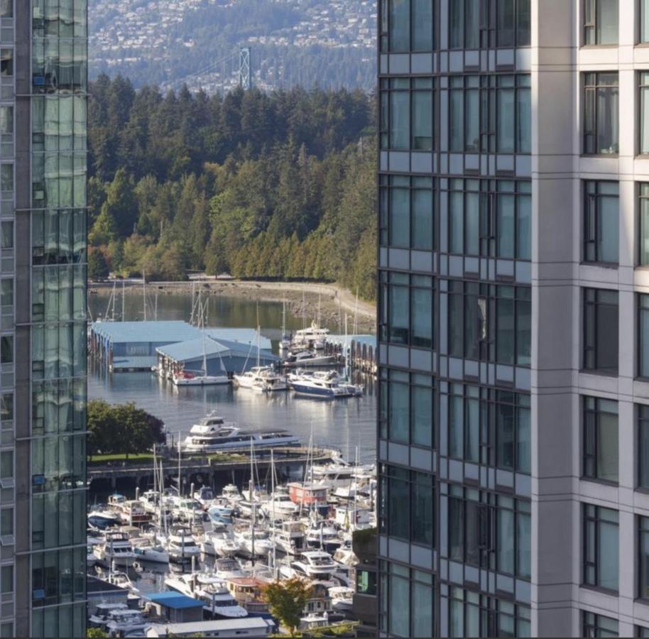 Robson & Granville Luxury Suite Vancouver Exterior photo