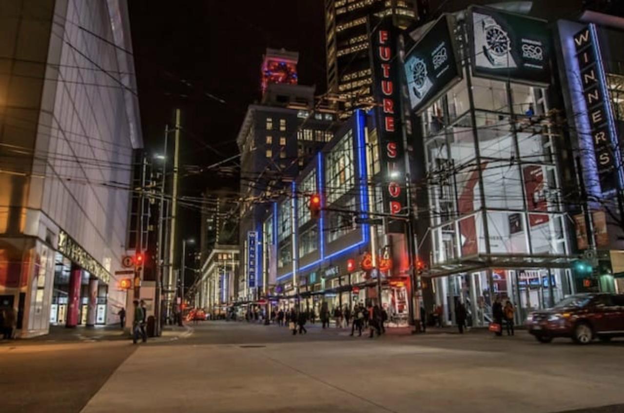 Robson & Granville Luxury Suite Vancouver Exterior photo